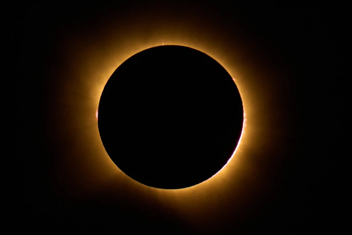 espana-vivio-historico-eclipse-solar-total-tras-mas-siglo.jpg